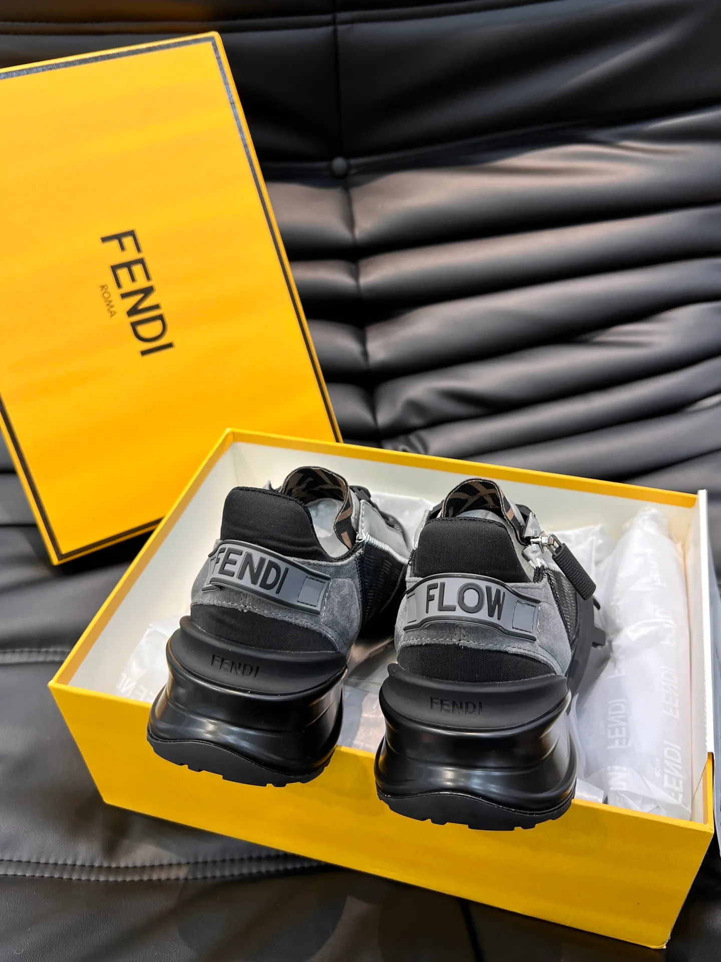 Men's shoes 💰p560 "Fend*" new men's casual sports shoes, equipped with elastic straps, side zippers, and corrugated soles engraved with F. Embossed Fendi Flow lettering on the heel. Made of technical fabric and a mix of blue and suede. Decorated with Lycra® details. FF graphic tongue. Ultra-light and wear-resistant EVA sole. Size: 38-44